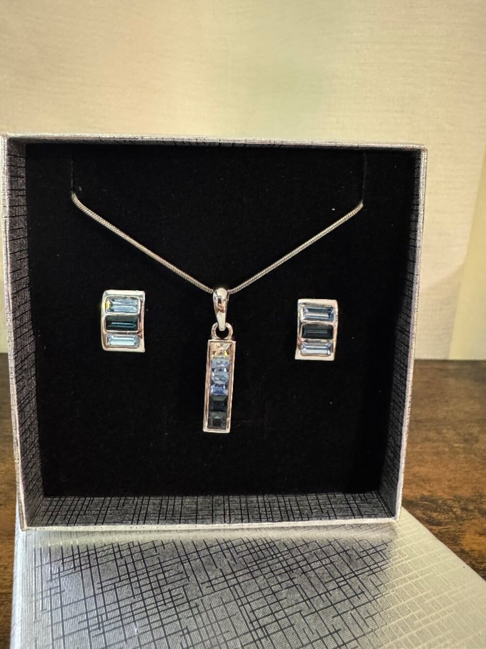 Lia Sophia Set Necklace Earrings Watercolors Collection Blue Gradient Silver EUC